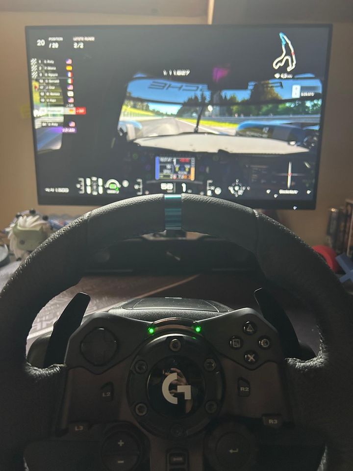 Logitech G923 Lenkrad mit Pedale für PS4 / PS5