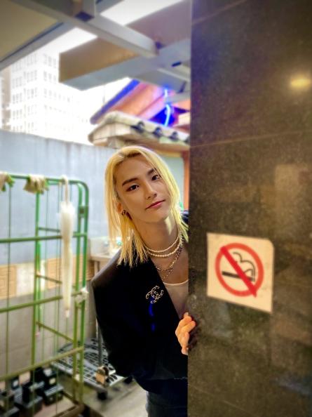 FVYHS_8UEAAjov4.jpg?width=446&height=594