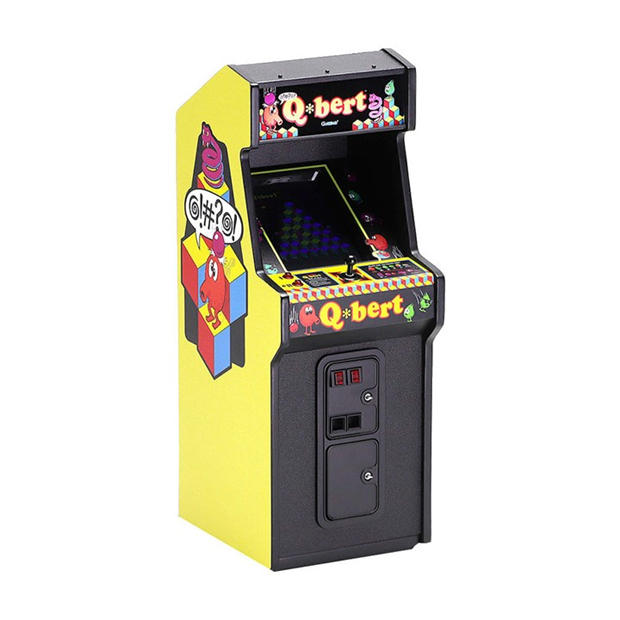 New Wave Toys: New Wave Toys Q*bert x RepliCade