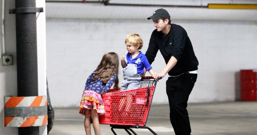 Ashton-Kutcher-goes-shopping-with-kids.jpg?width=869&height=456