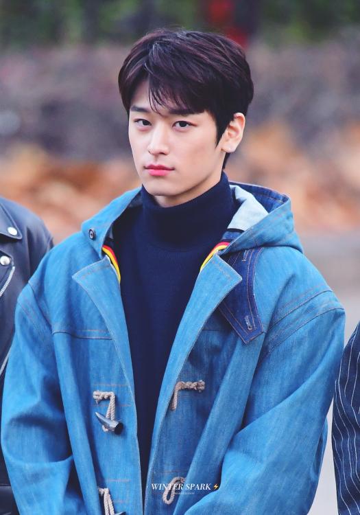 DQzTvuqVoAAi0WB.jpg%3Alarge?width=525&he