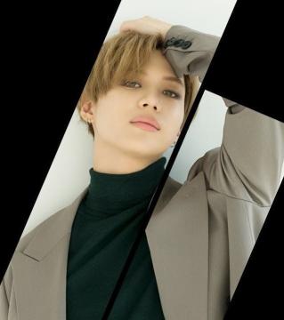 DrSJtsrUwAAFH2q.jpg?width=319&height=361